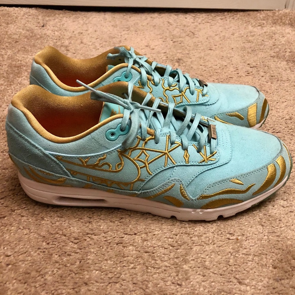 Size 12 women’s Nike air Max
